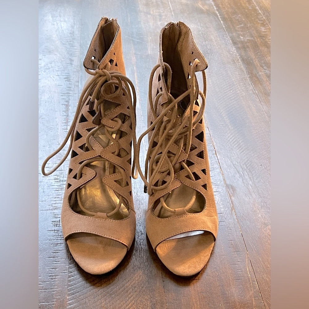 Women’s size 8 Worthington heels